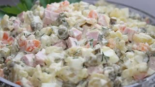 Салат Оливье, вкусный домашний рецепт