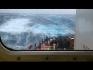 Шторм в Тихом Океане