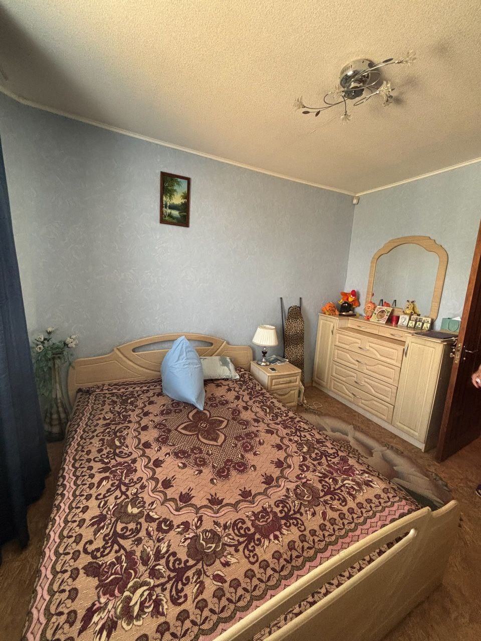 Продам 2кк,КВ.Норинского д.4, Жовтневый район, площадь 50кв.м, Чешский проект!автономное отопление,окна МП,крыша новая,новые радиаторы отопления и котёл, раздельный санузел,двери дуб, сигнализация,новая проводка, всё остаётся в квартире, кондиционер, застеклённый балкон! В квартире сделан качественный ремонт ...